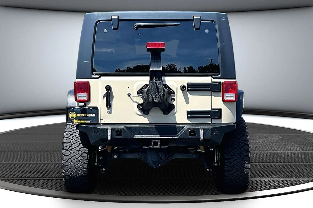 Certified Used 2018 Beige Jeep Unlimited Rubicon image 5