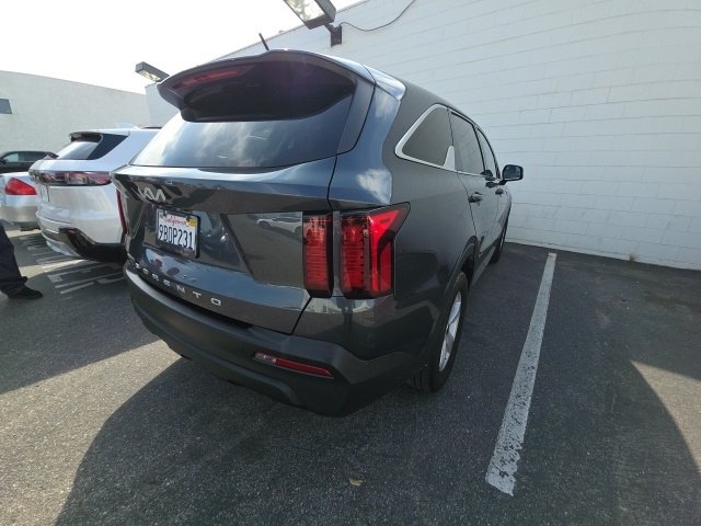2022 Kia Sorento LX photo 4