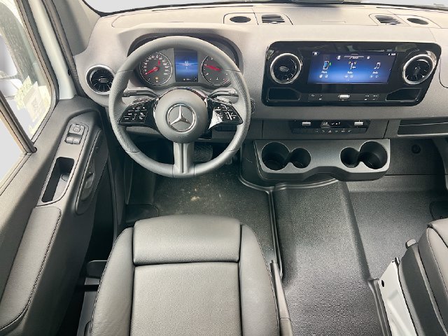 New 2026 Arctic+White Mercedes-Benz Crew 144 WB image 17
