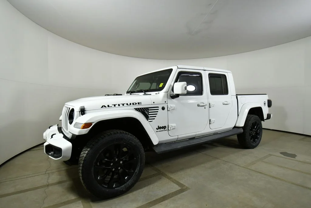 Used 2021 White Jeep Overland image 1