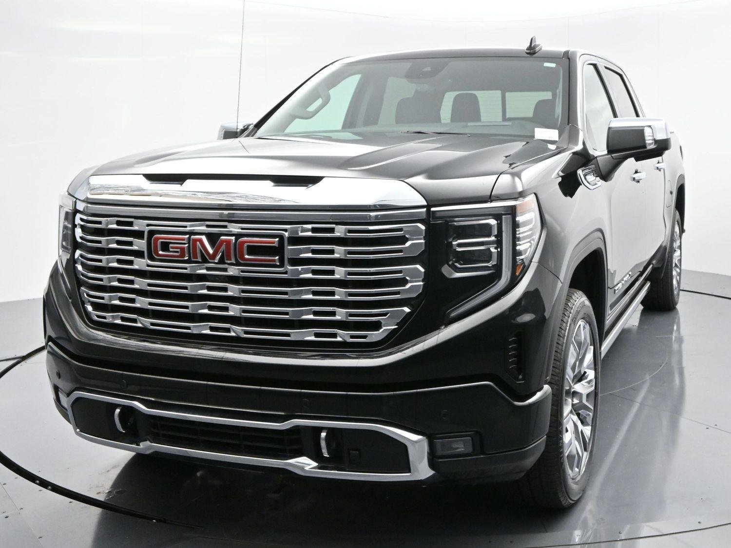 Used 2025 Onyx Black GMC Denali image 3