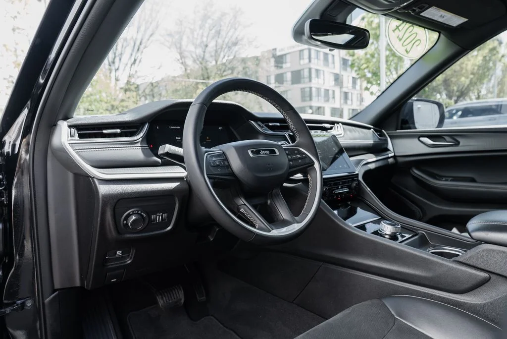 Used 2024 Black Jeep Altitude X image 22
