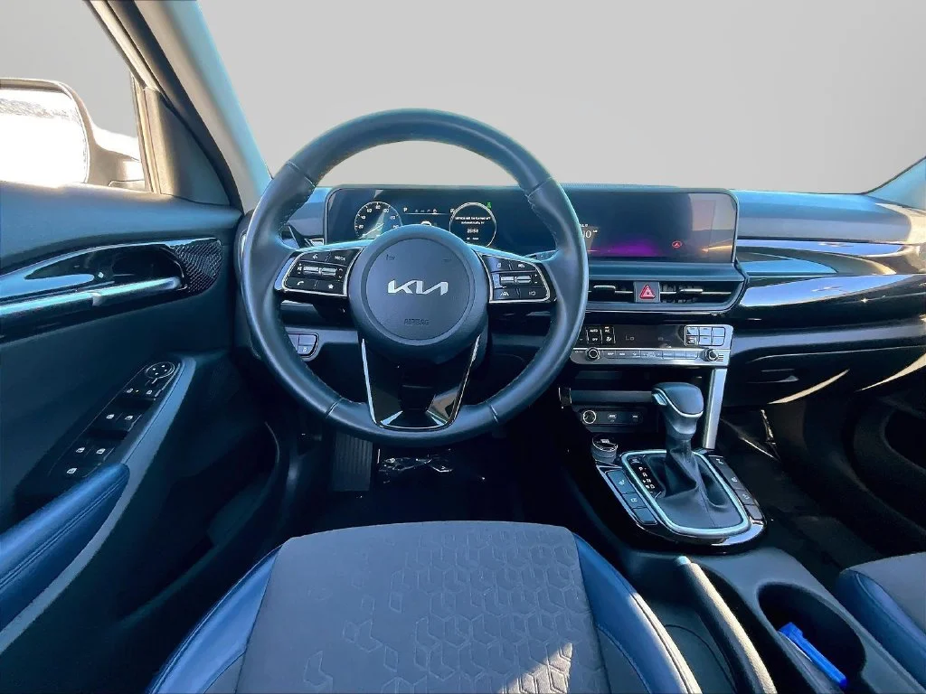 Used 2024 Snow White Pearl Kia S image 9