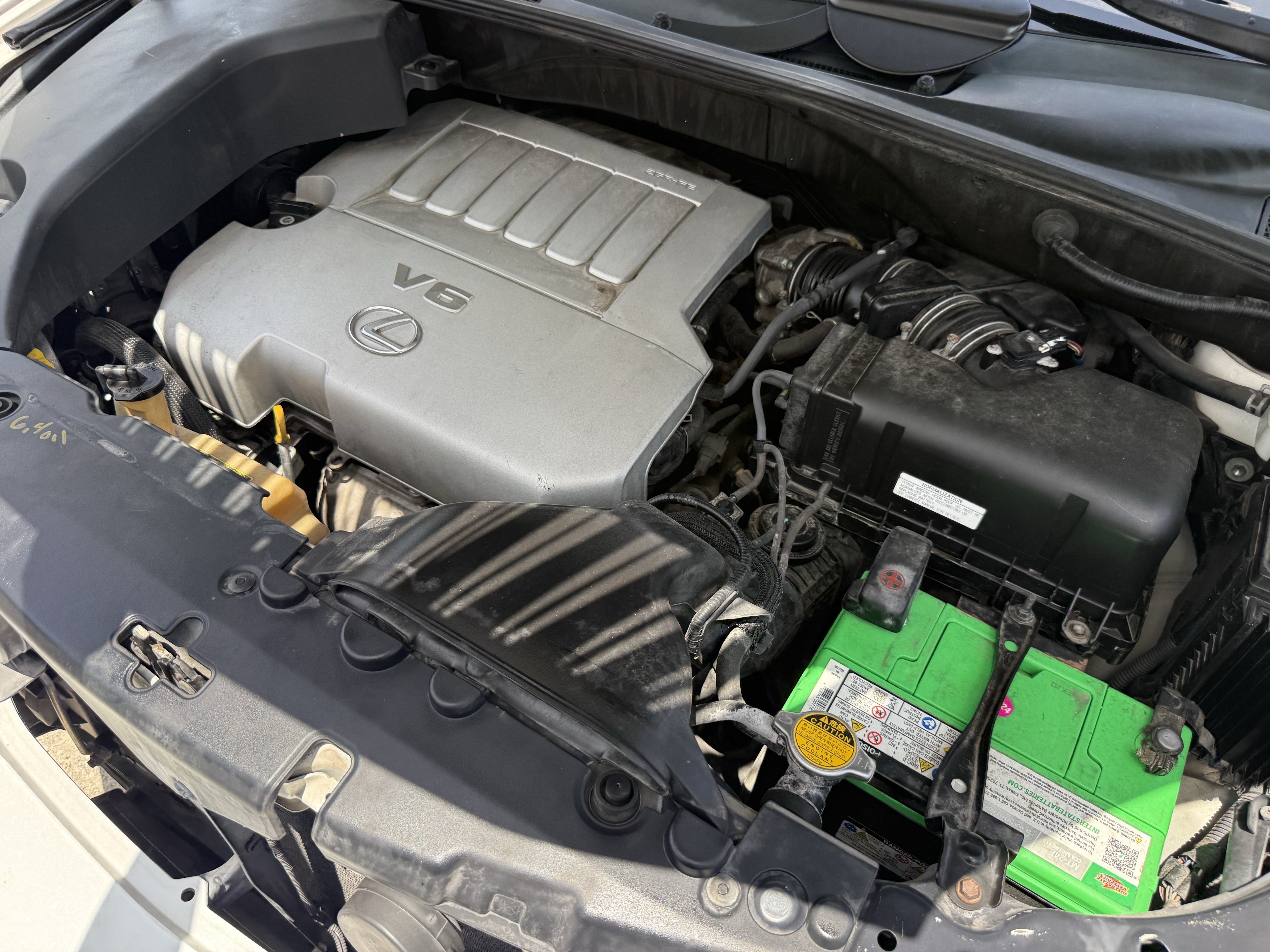 Used 2008 White Lexus  image 31