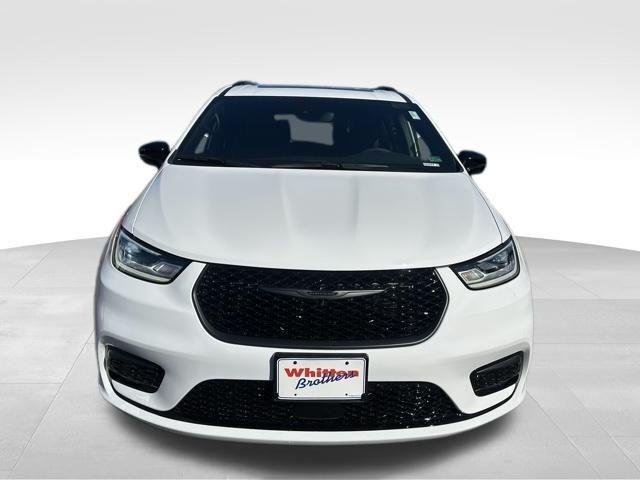New 2026 Bright White Clear-Coat Exterior Paint Chrysler Limited image 10
