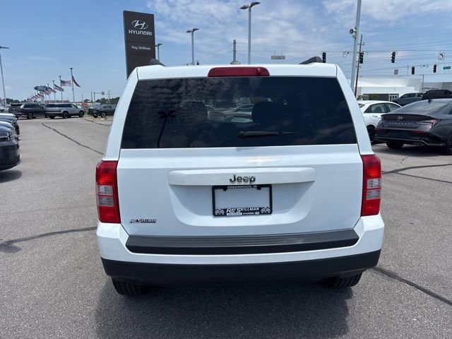Used 2016 White Jeep Sport image 7