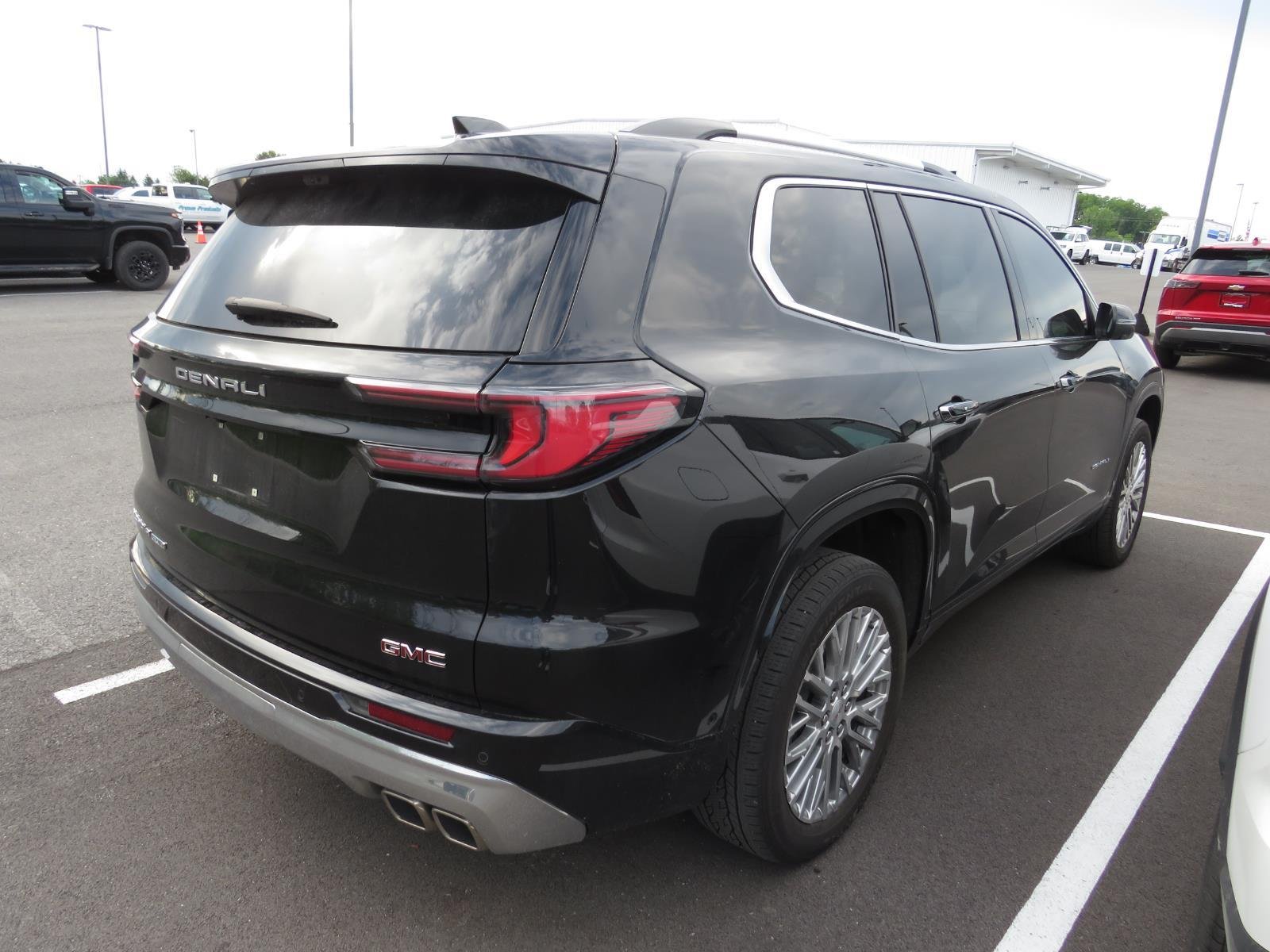 Used 2024 EBONY TWILIGHT METALLIC GMC  image 16