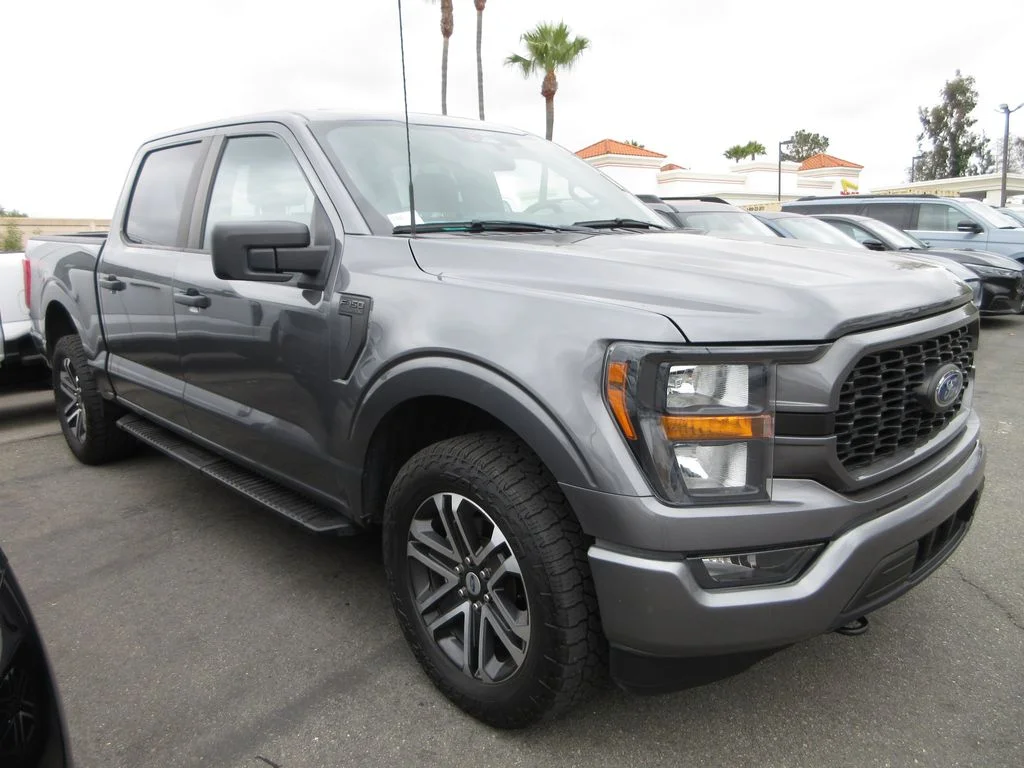 Used 2023 Gray Ford XL image 3