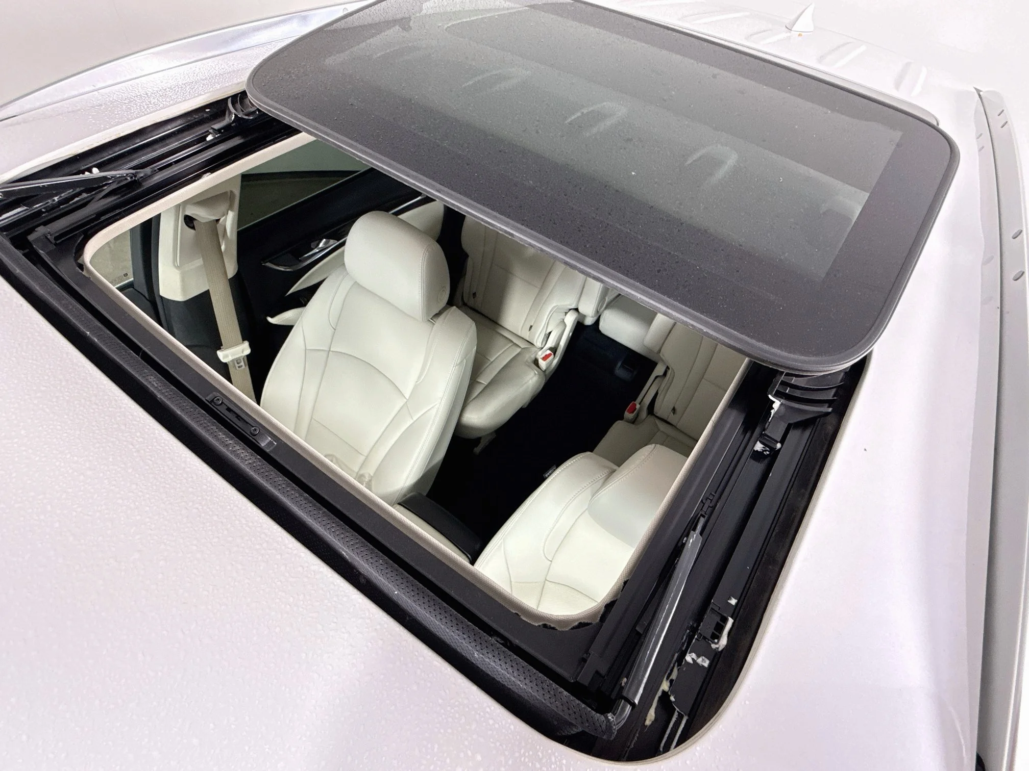 Used 2023 White Frost Tricoat Buick Essence image 23