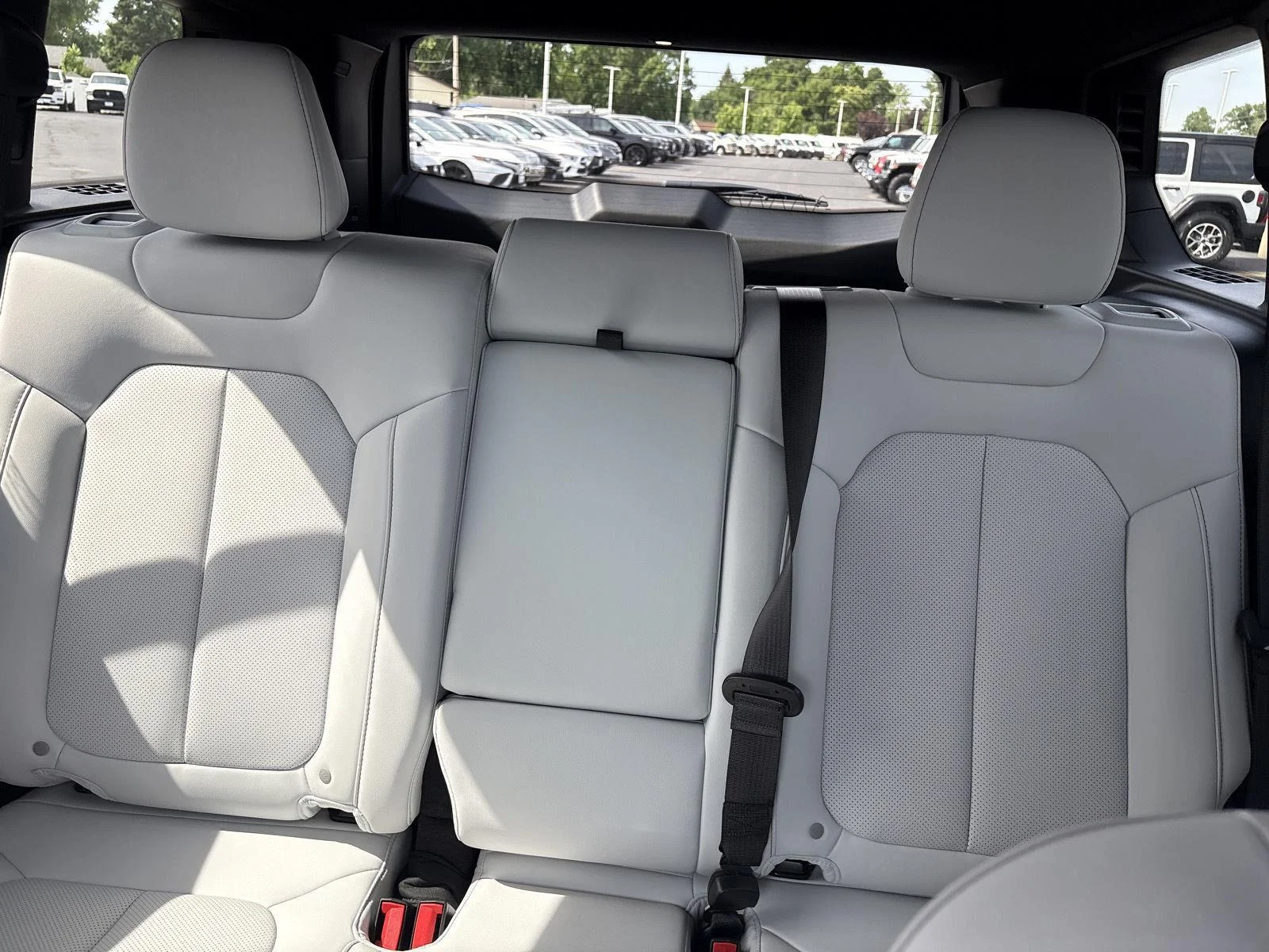 New 2026 Hydro Blue Pearlcoat Jeep Limited image 25