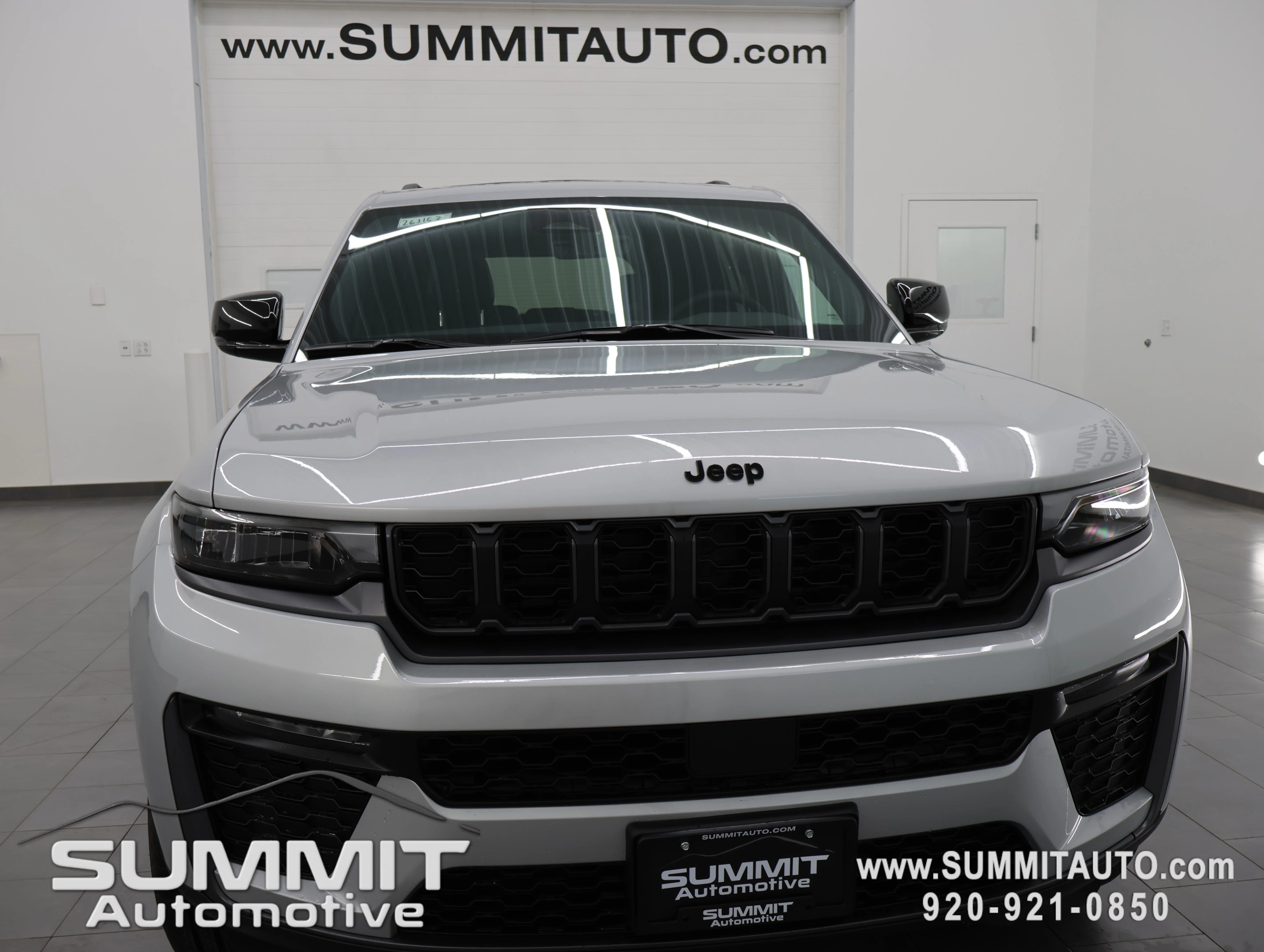 New 2026 Silver Zynith Exterior Paint Jeep Limited image 23