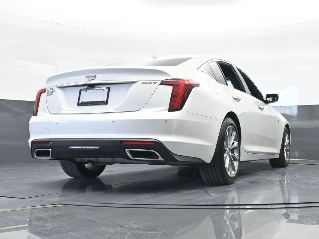 Used 2020 Crystal White Tricoat Cadillac Premium Luxury image 25