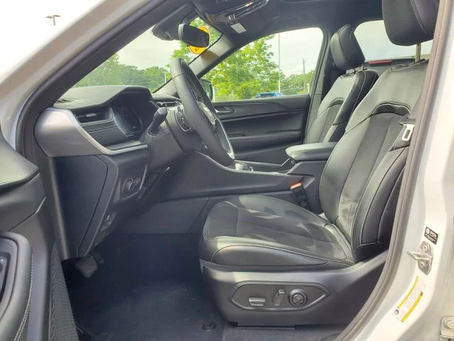 Used 2024 White Jeep Altitude X image 17