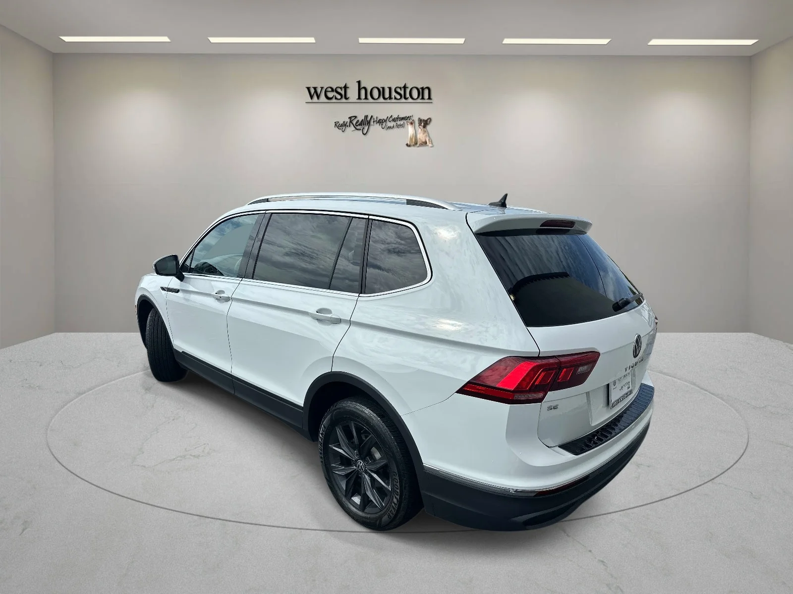 Used 2024 White Volkswagen SE image 7