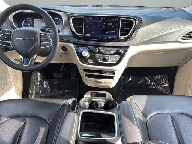 Used 2024 Black Chrysler Select image 12