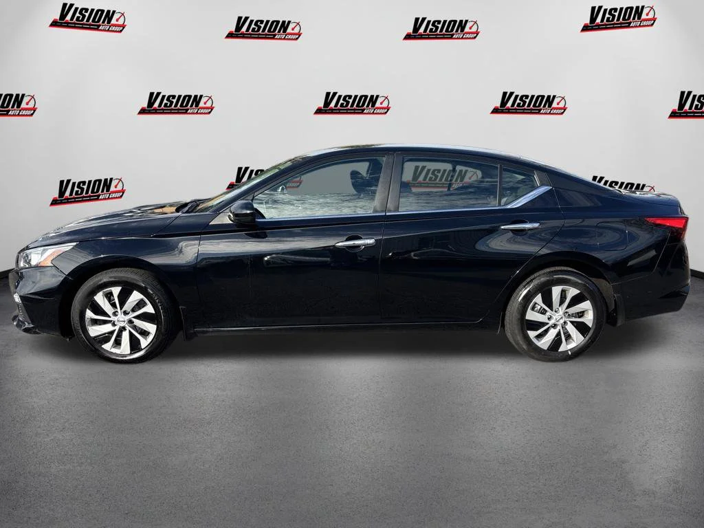 Used 2019 Black Nissan 2.5 S image 8