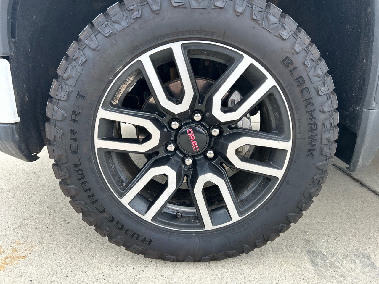 Used 2025 Summit White GMC AT4 image 9