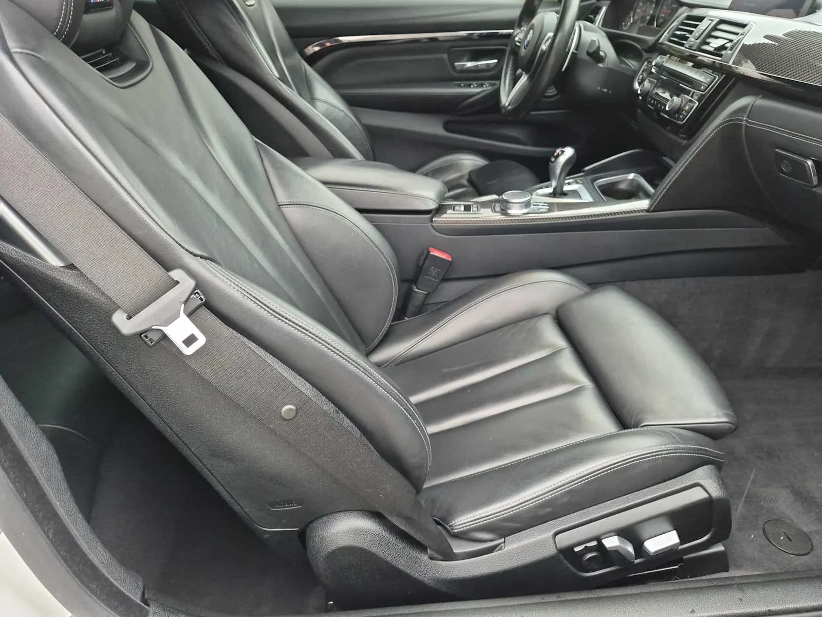 Used 2018 Alpine White BMW  image 19