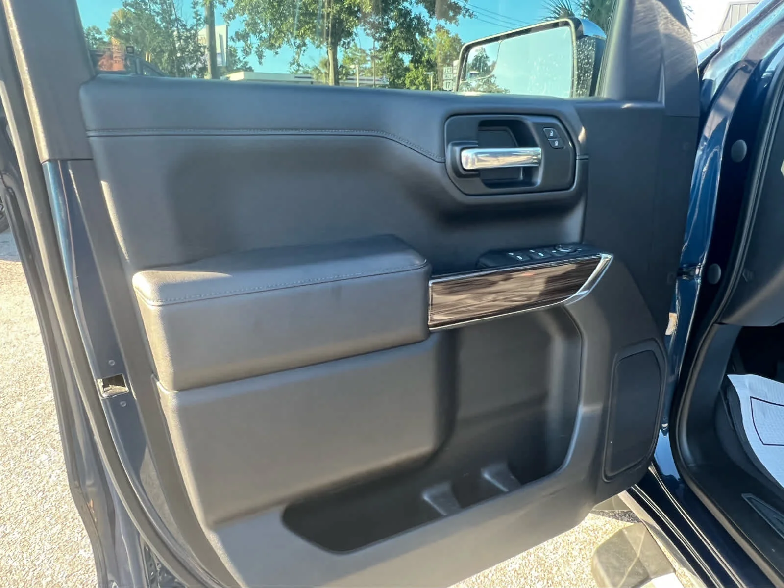 Used 2022 Northsky Blue Metallic Chevrolet LT (2FL) image 10