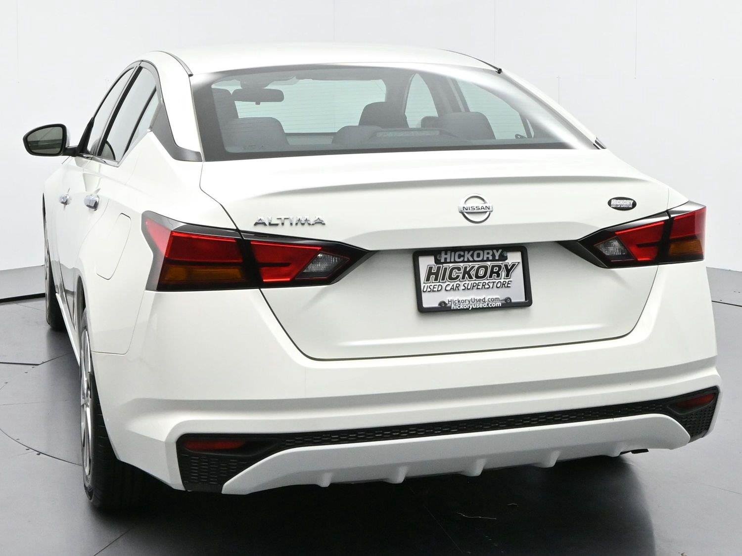 Used 2022 Glacier White Nissan 2.5 S image 6