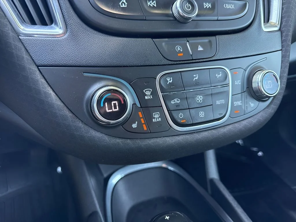 Used 2020 Summit White Chevrolet LT image 22