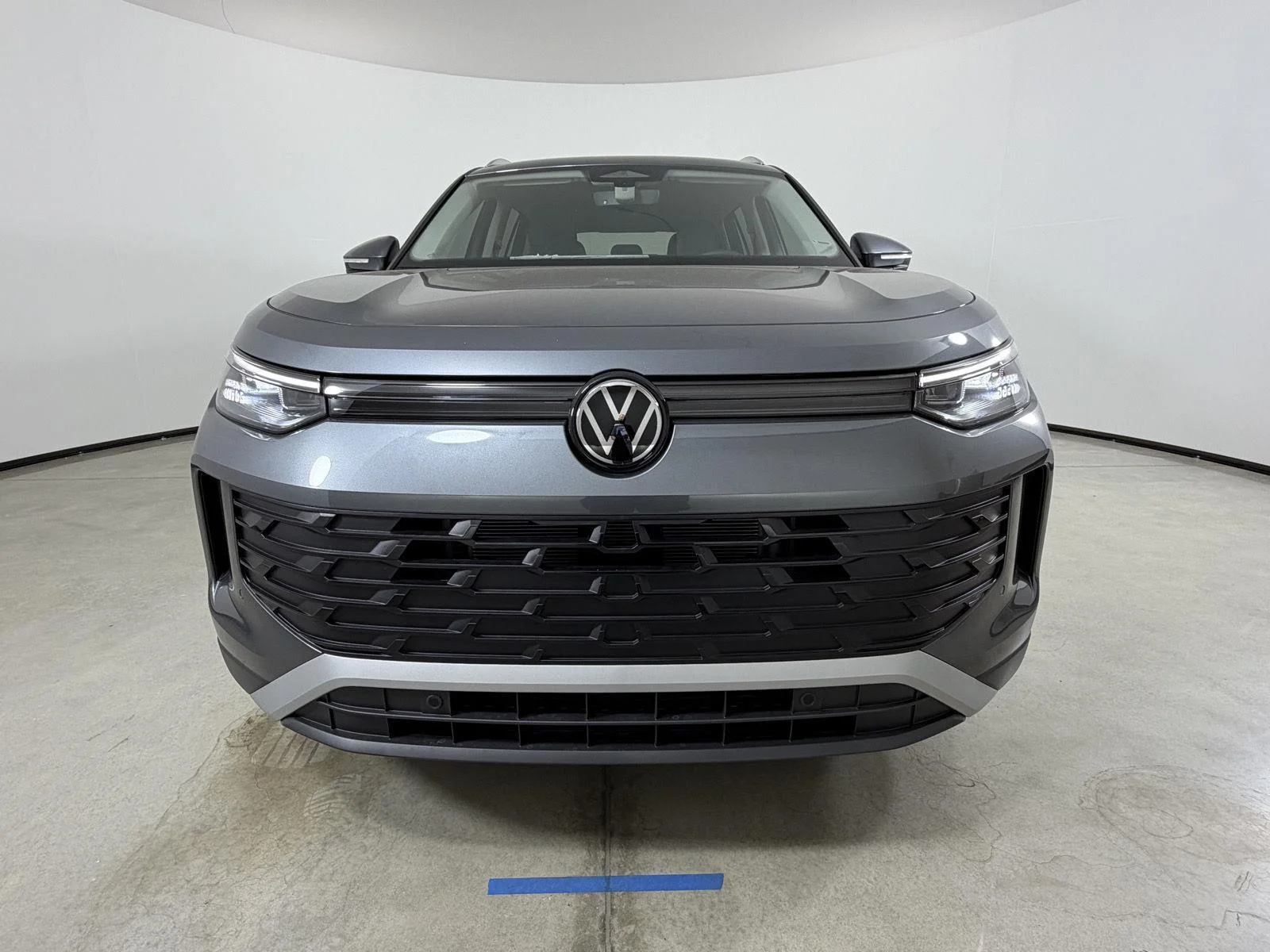 New 2026 Platinum Gray Metallic Volkswagen SE image 2