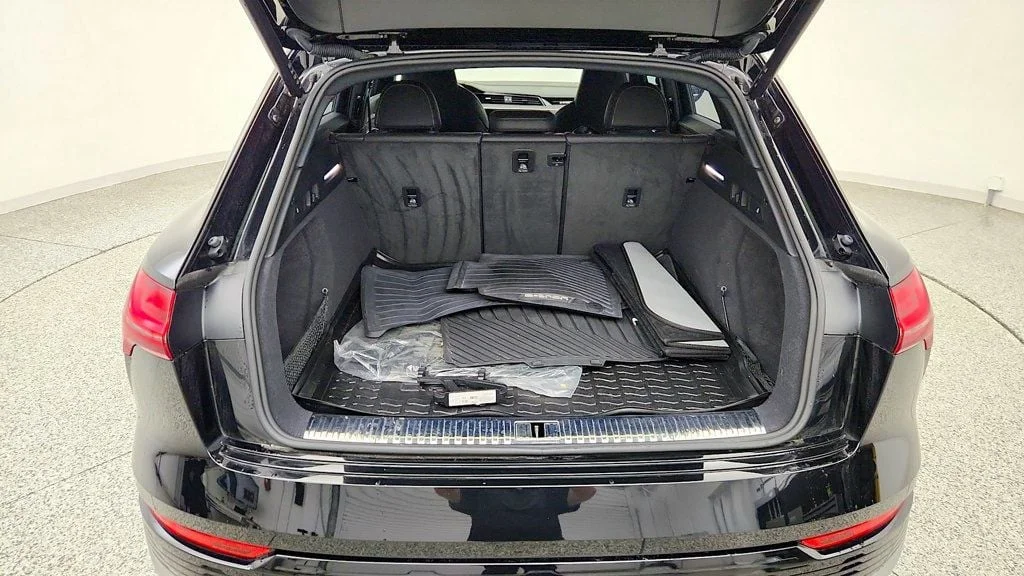 Used 2024 Mythos Black Metallic Audi quattro Premium Plus w/ 19.2 kW Charger & Trailer Hitch image 21