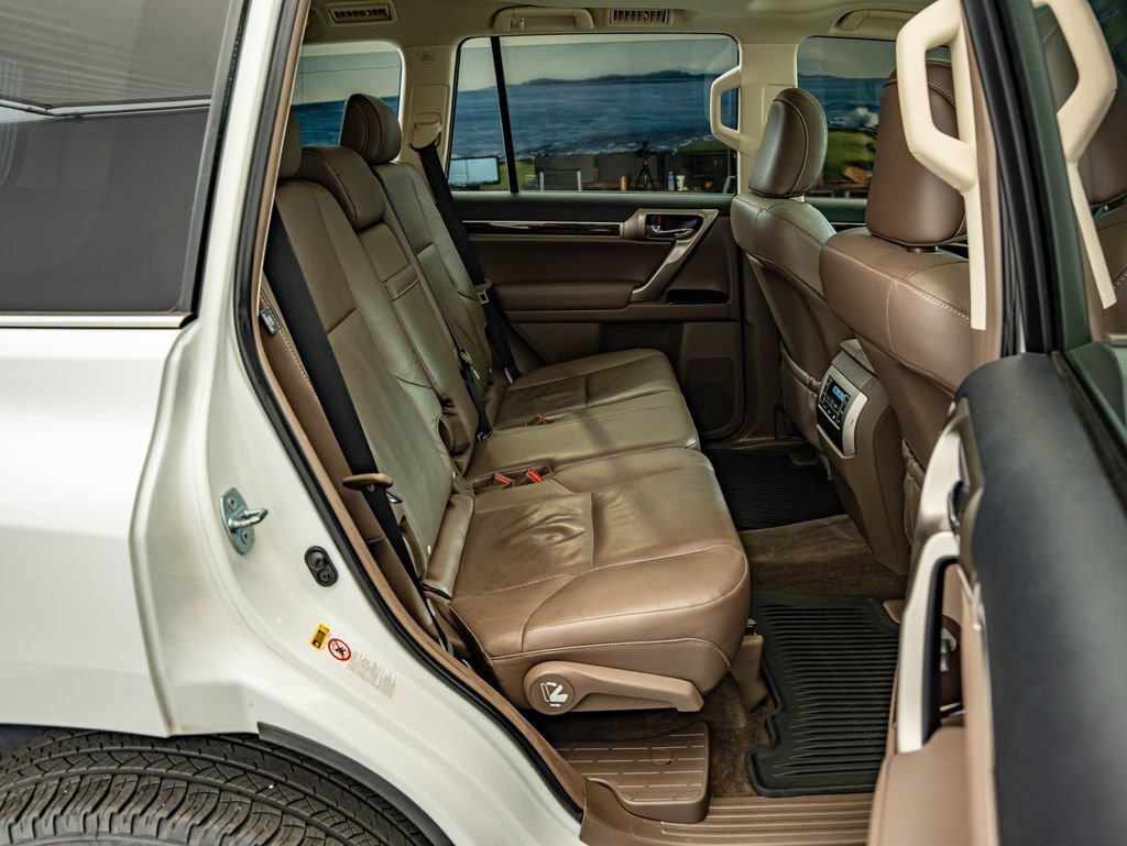 Used 2014 Starfire Pearl Lexus 460 image 36