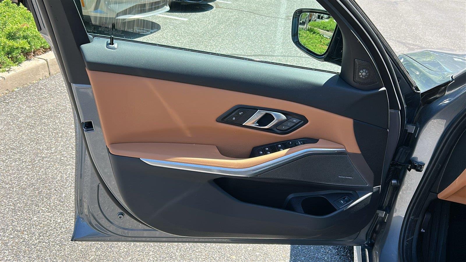 New 2026 Skyscraper Grey Metallic BMW 330i NA xDrive image 9
