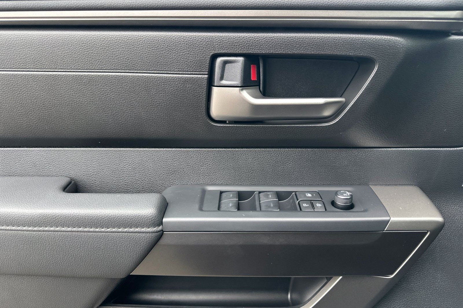 2026 Toyota Tundra SR5 - Photo 11
