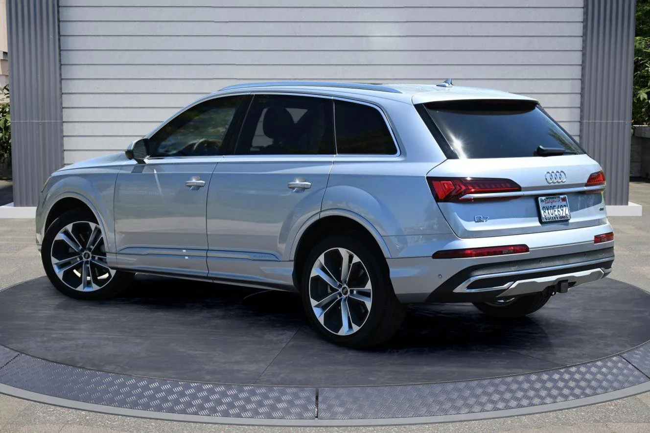 Used 2021 Silver Metallic Audi 55 Prestige image 4