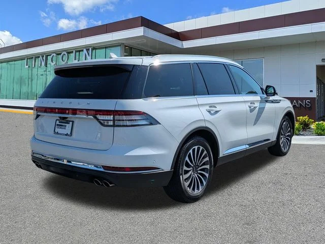 Used 2023 Pristine White Lincoln Reserve image 4