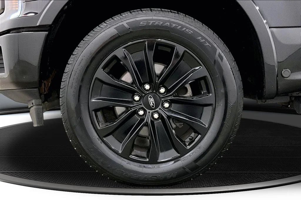 Used 2020 Black Ford Lariat image 33