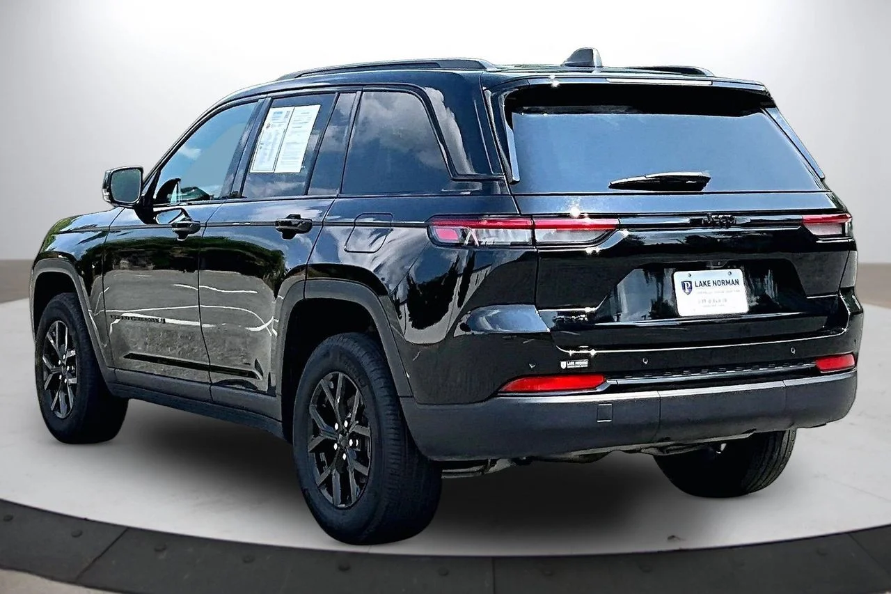 Certified Used 2024 Black Jeep Altitude X image 7
