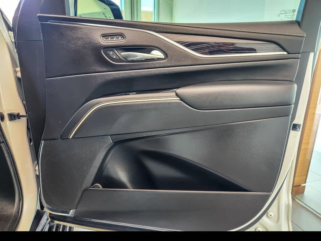 Used 2022 CRYSTAL WHITE TRICOAT Cadillac Sport image 26