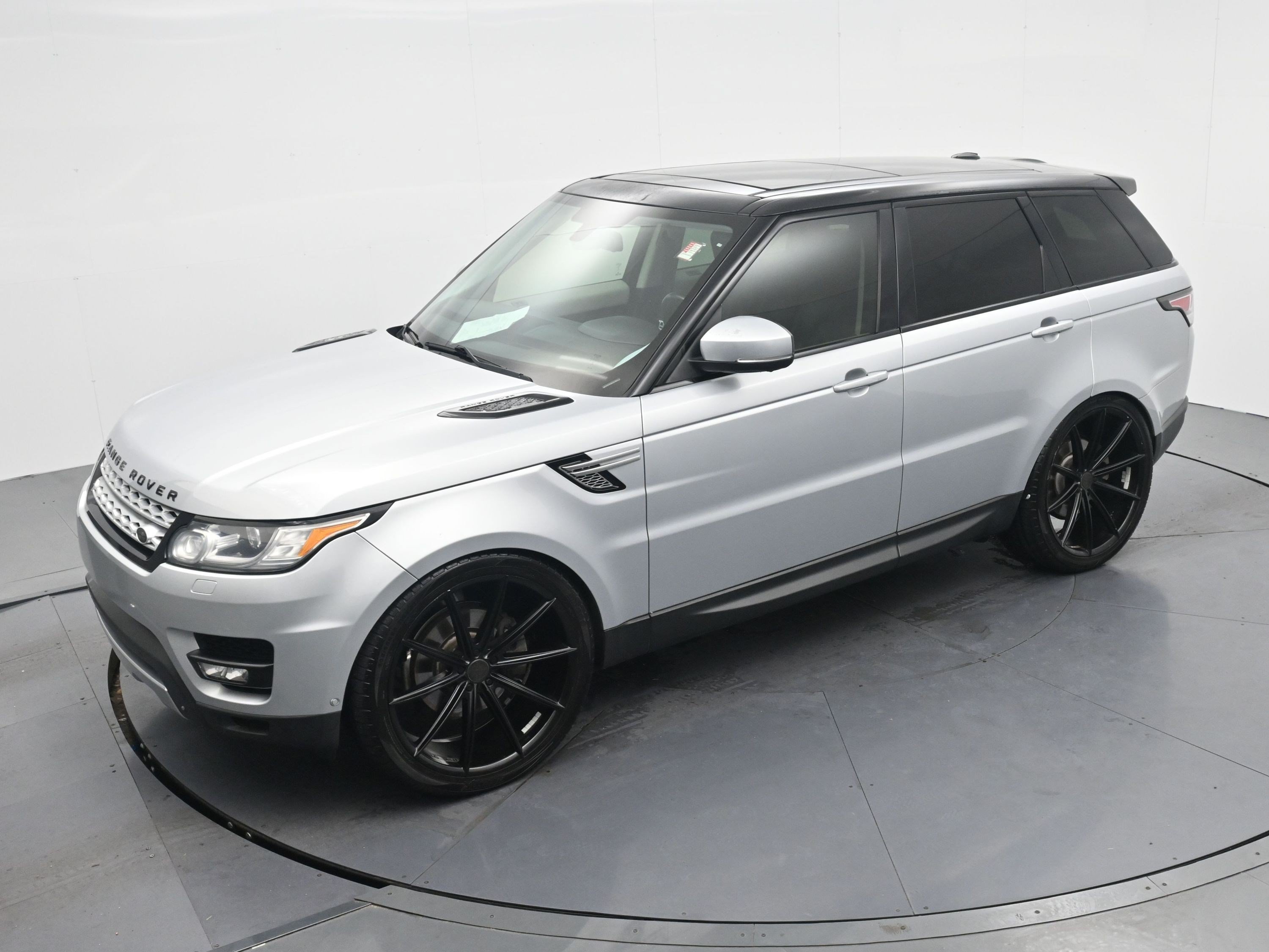 Used 2014 Causeway Gray Metallic Land Rover HSE image 18