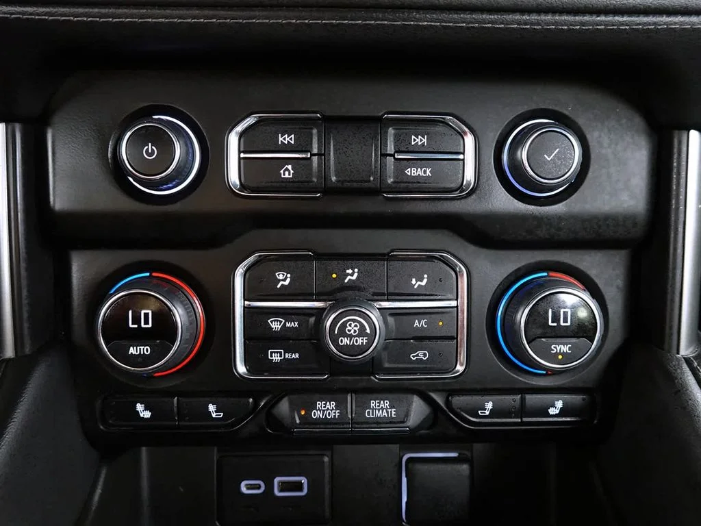 Used 2022 White Chevrolet Z71 image 25
