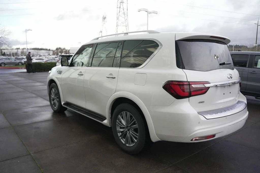 Used 2024 Moonstone White INFINITI LUXE image 8