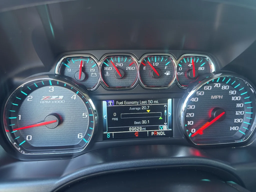 Used 2018 GRAPHITE METALLIC Chevrolet LT image 20