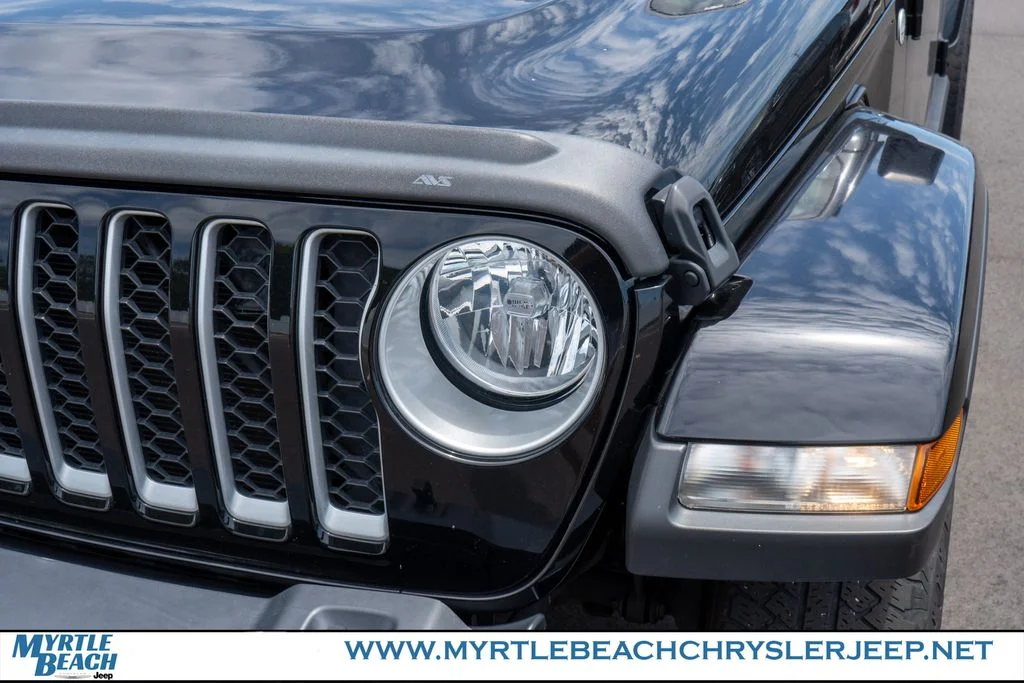 Used 2021 Black Clearcoat Jeep Overland image 10