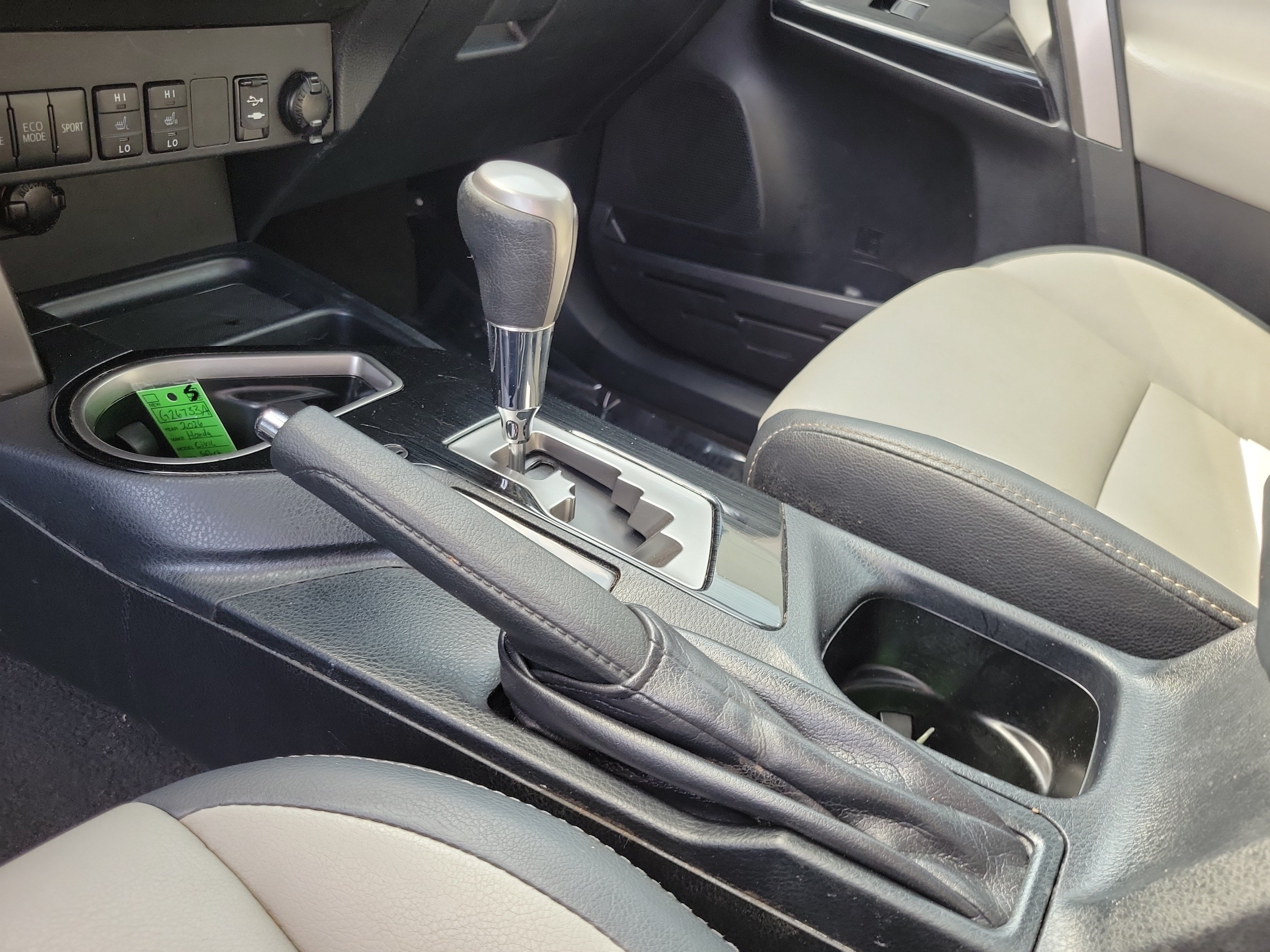 Used 2018 Blizzard Pearl Toyota Hybrid Limited image 29