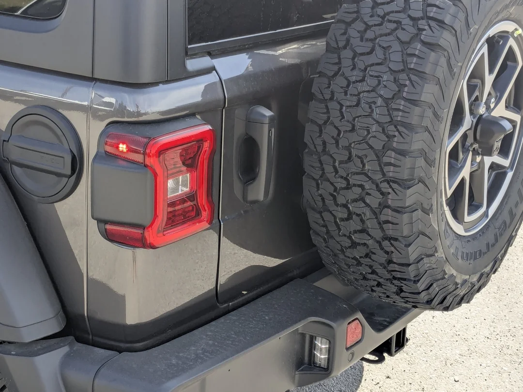 New 2026 Grey Jeep Rubicon - - 4x4 - Nappa Leather - Freedom Top Hardtop - 8- Speed Auto - Remote Start & More! image 11