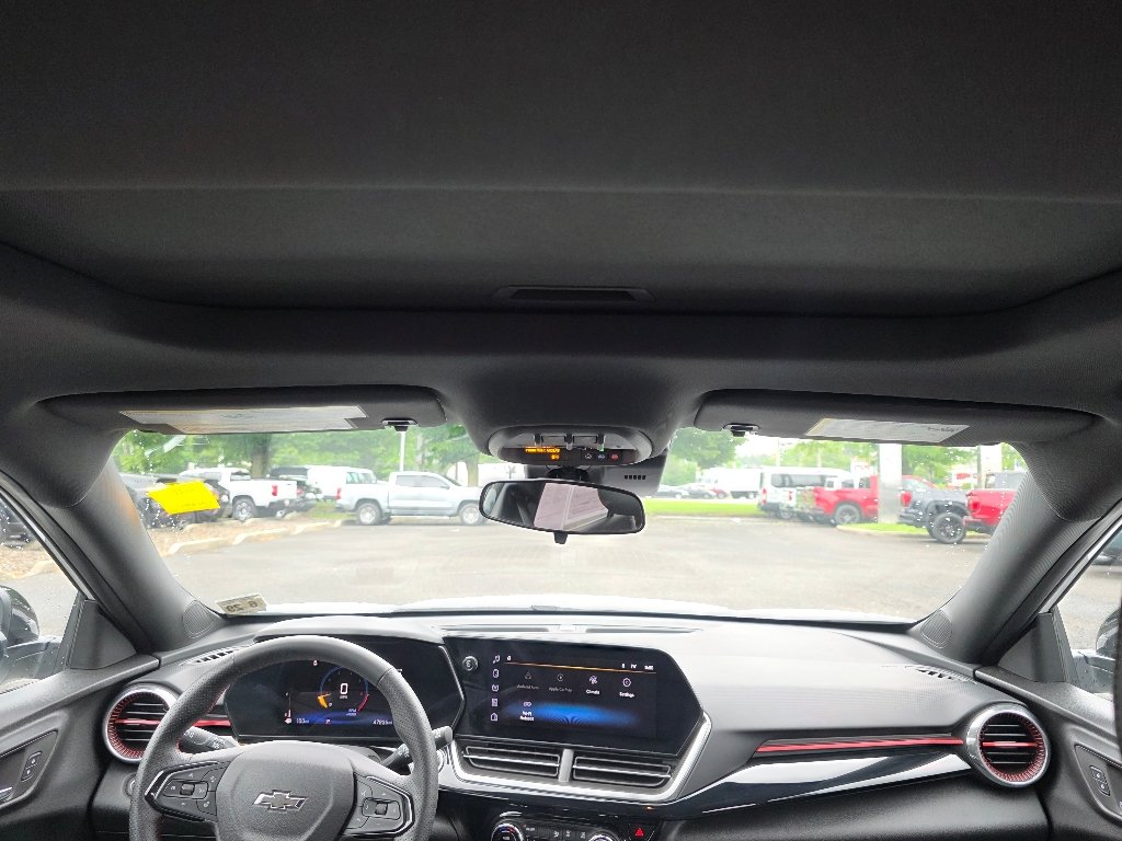 Used 2025 Summit White Chevrolet 2RS image 27