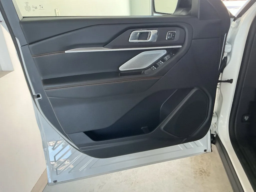 New 2026 White Metallic Ford Tremor image 8