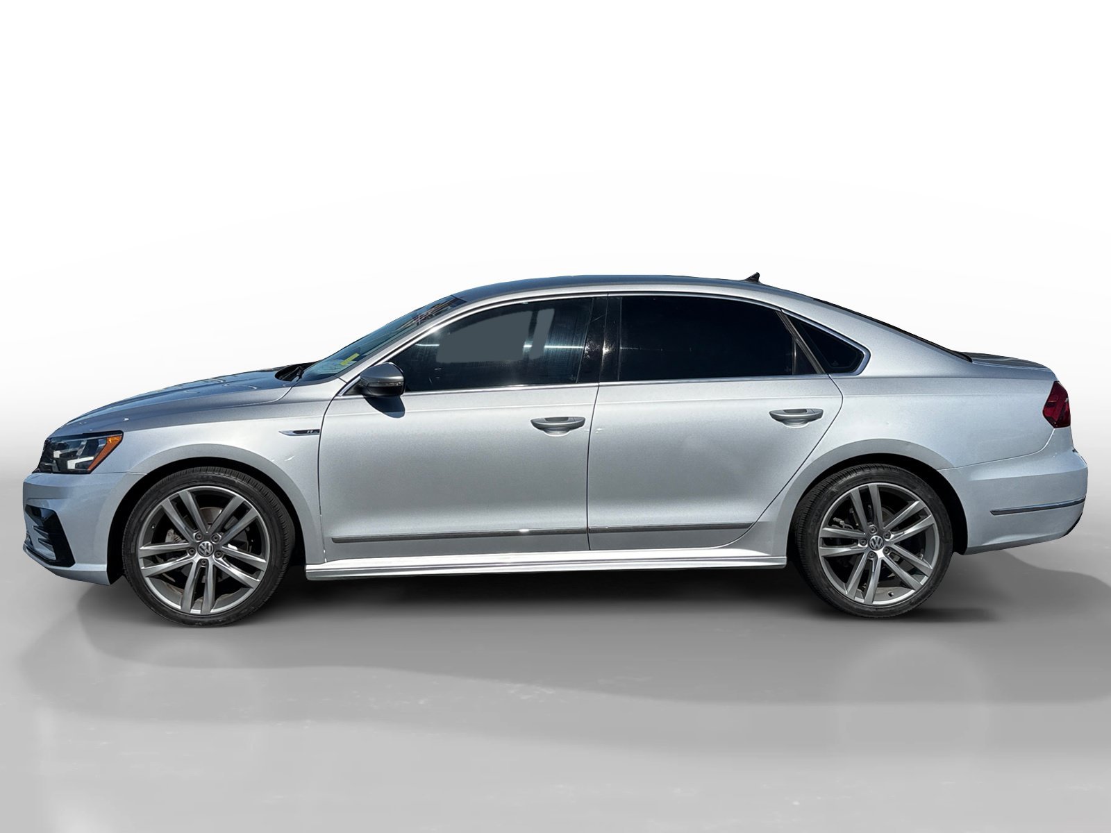 Used 2017 Reflex Silver Metallic Volkswagen 1.8T R-Line image 2