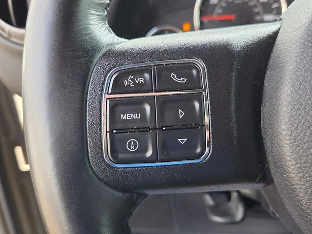 Used 2017  Jeep Sport image 25