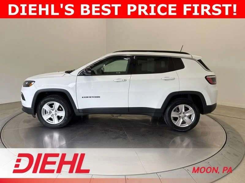Used 2022 White Jeep Latitude image 4