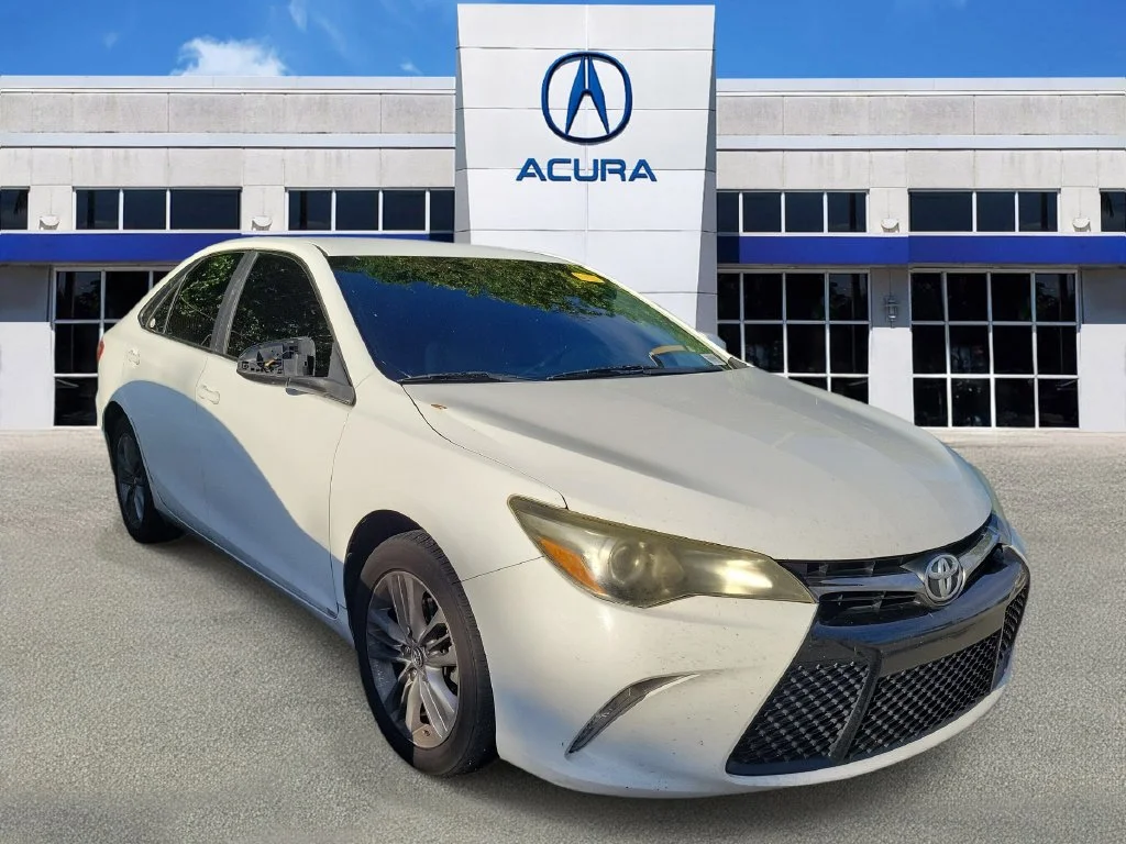 Used 2016 White Toyota SE image 1