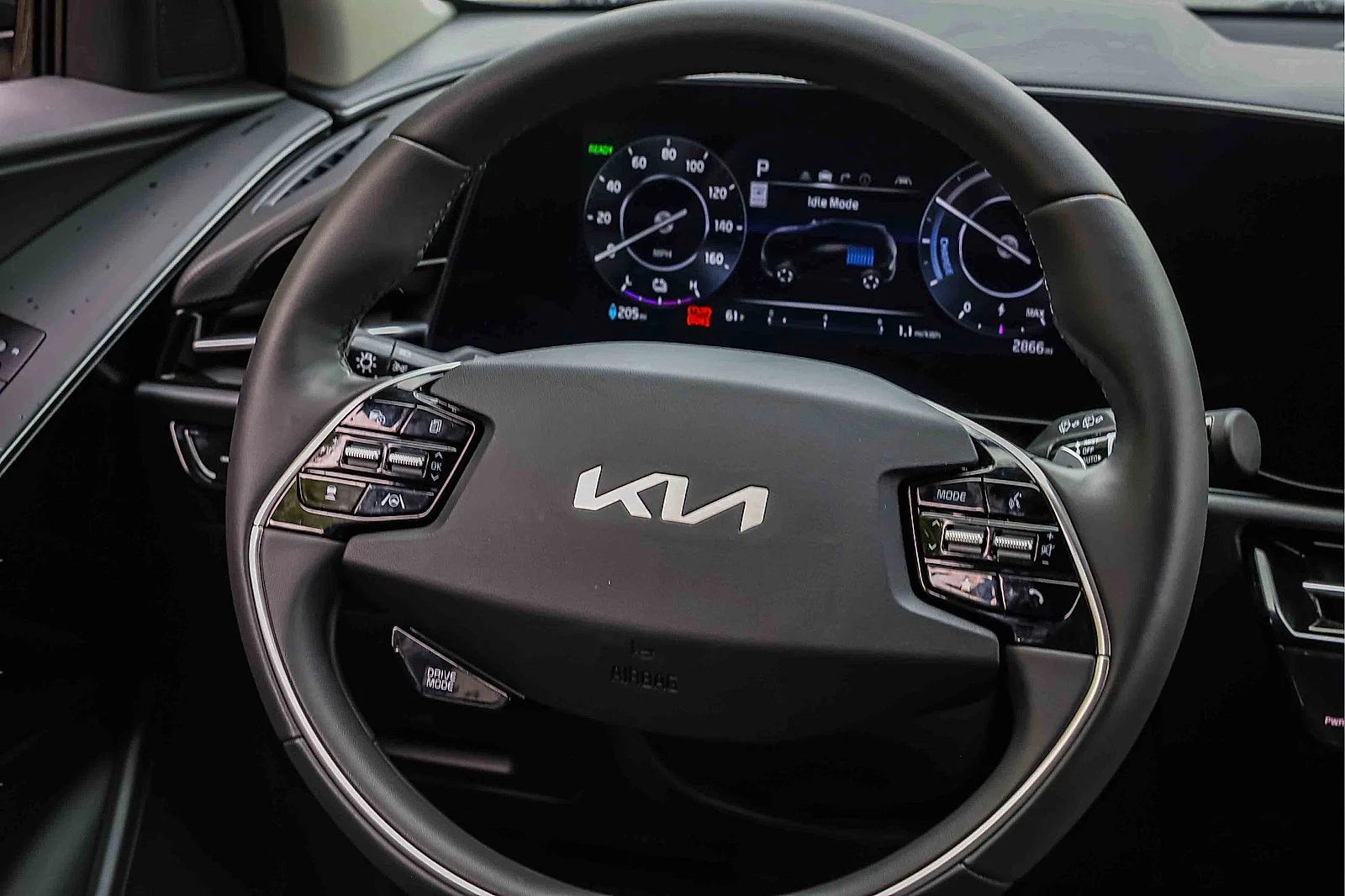 Certified Used 2025 Interstellar Gray Kia Wind image 21
