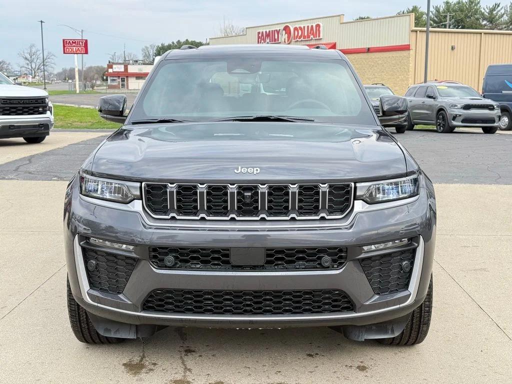 New 2026 Baltic Gray Metallic Clear-Coat Exterior Paint Jeep Limited image 2